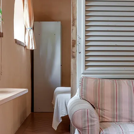 Apartment Depandance Con Giardino
